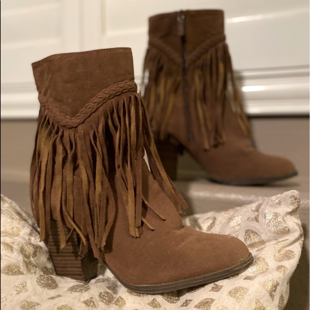 BOHO fringe boots🌾